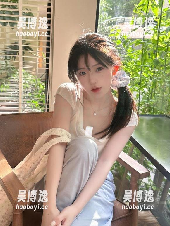 zztt zztt87.ccm网站专注于吃瓜话题,让你随时了解到娱乐圈的最新动向,网址推荐!